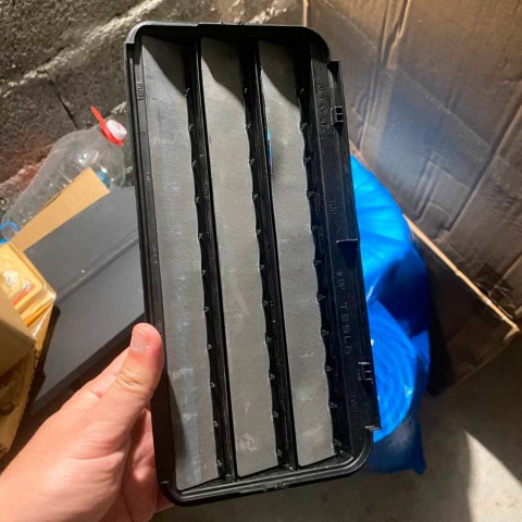 Вентиляционный клапан заднего багажника Tesla Model 3,Y-2