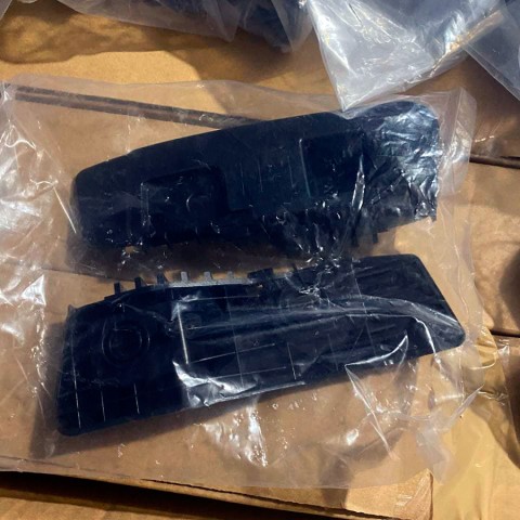 Кронштейн крепления фары заднего бампера Tesla Model 3-1