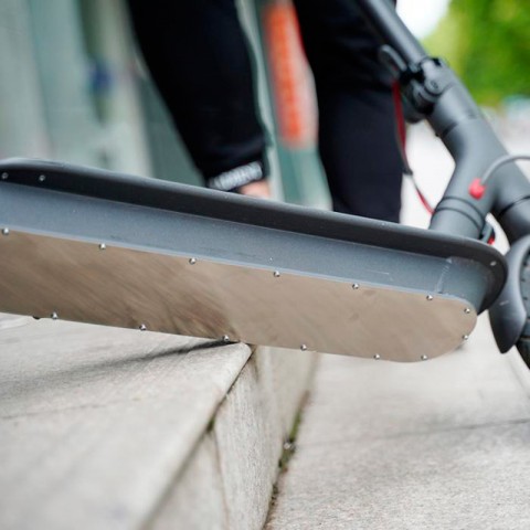 Металлическая защита низа элeктросамоката Xiaomi Mijia M365-3